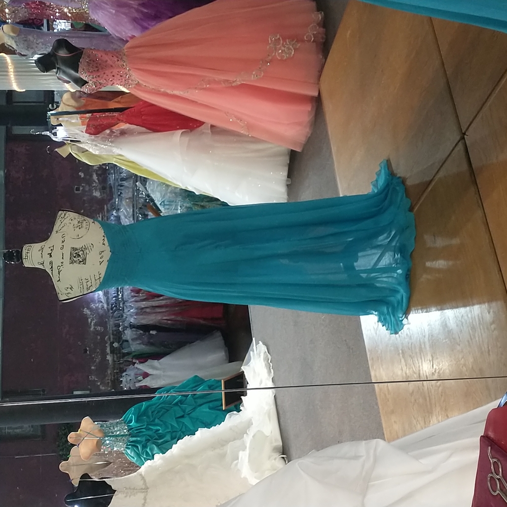 Karishma prom dress - Picture 4 of 9
